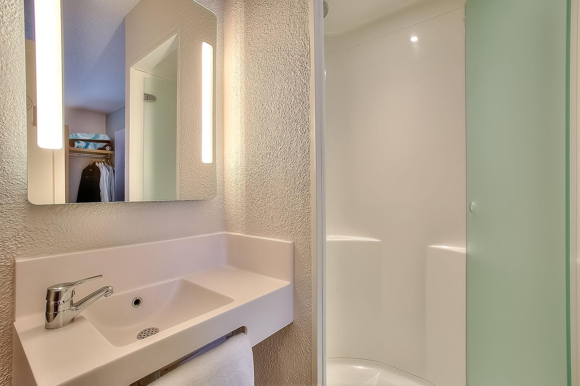 B&B Hotel Antibes Sophia Antipolis Biot Bagian luar foto