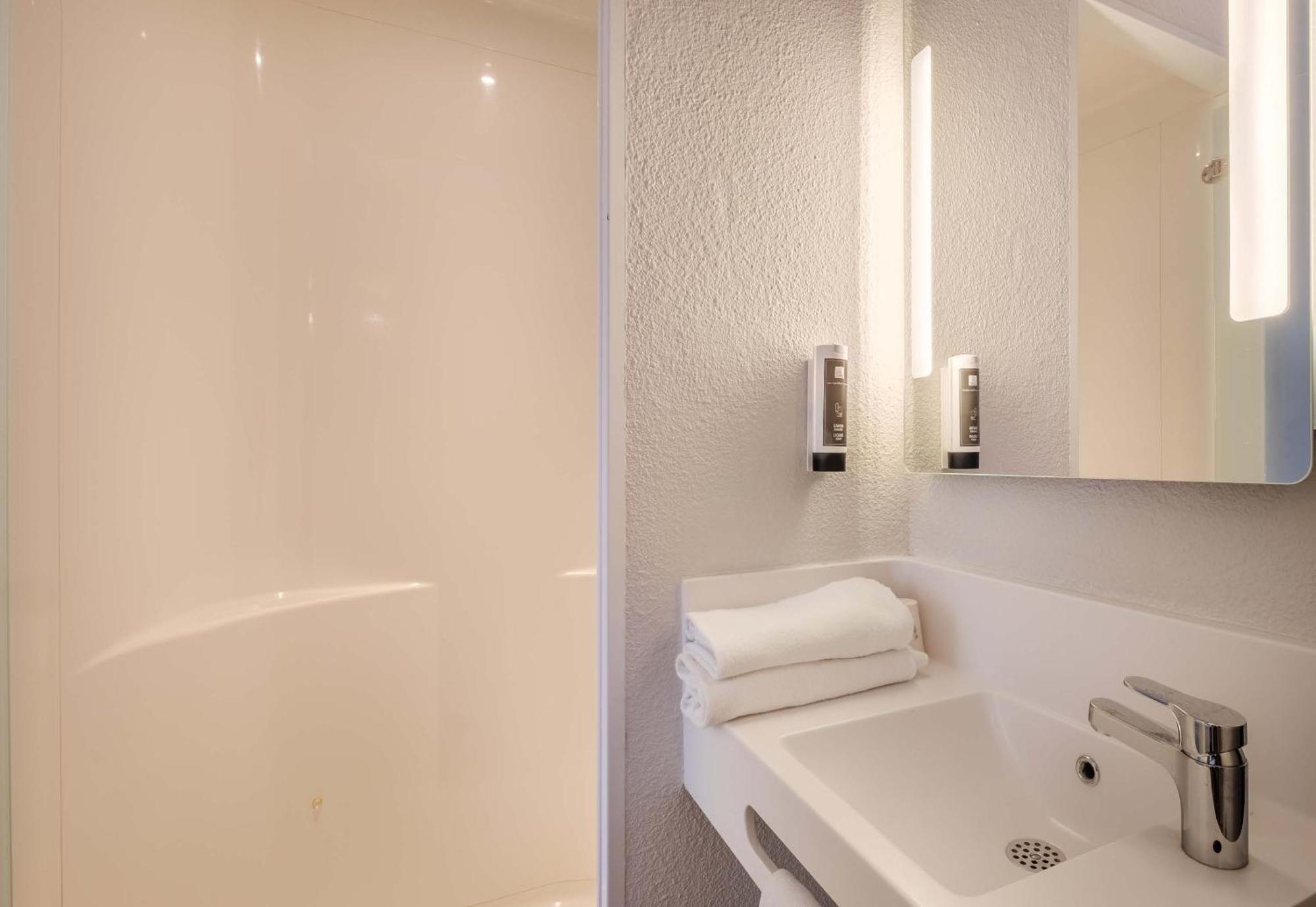 B&B Hotel Antibes Sophia Antipolis Biot Bagian luar foto